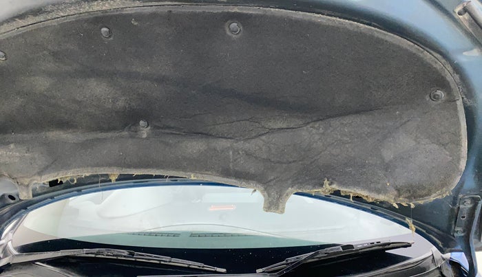 2017 Maruti IGNIS DELTA 1.2, Petrol, Manual, 70,693 km, Bonnet (hood) - Insulation cover has minor damage