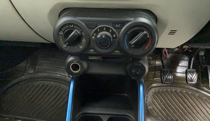 2017 Maruti IGNIS DELTA 1.2, Petrol, Manual, 70,693 km, Dashboard - Air Re-circulation knob is not working