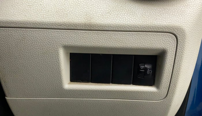 2017 Maruti IGNIS DELTA 1.2, Petrol, Manual, 70,693 km, Dashboard - Headlight height adjustment not working