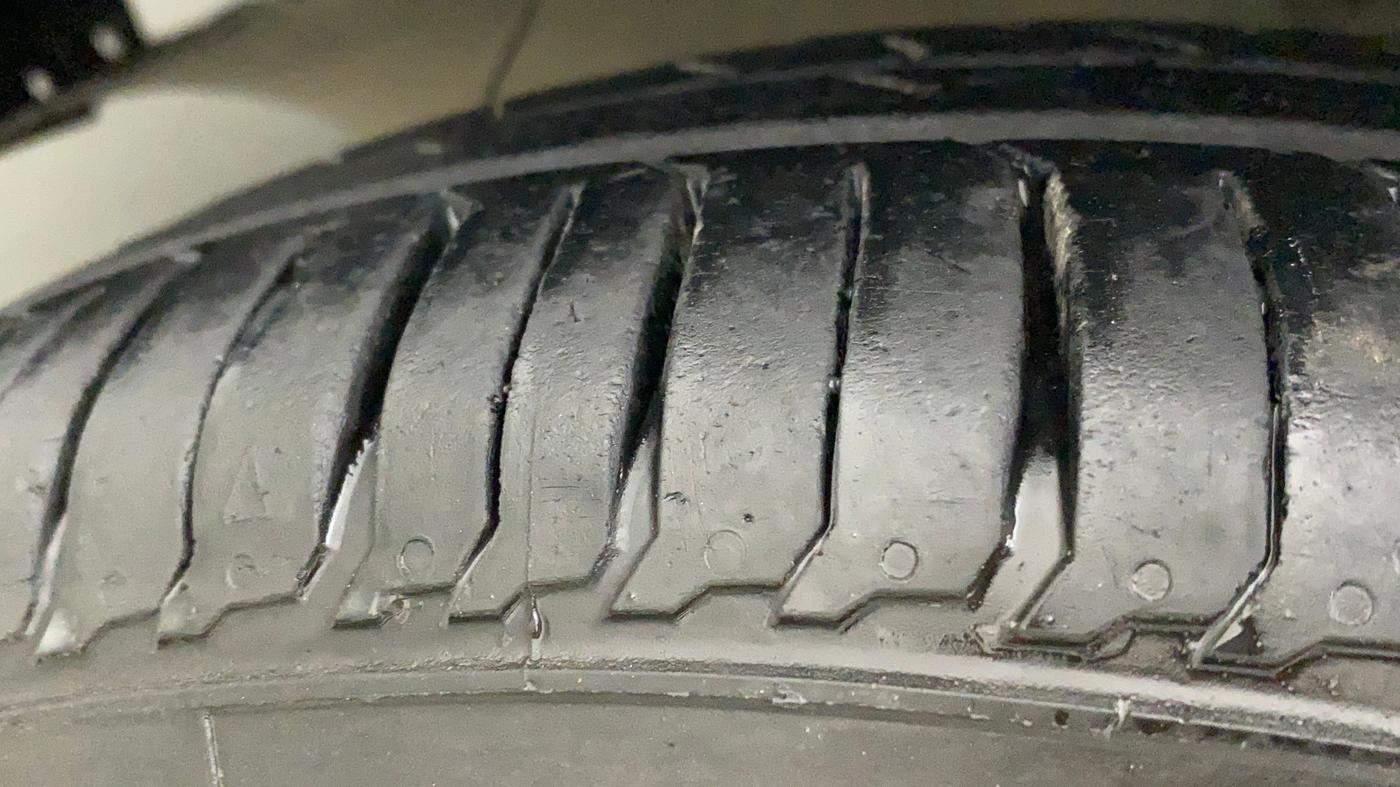 2017 Maruti IGNIS DELTA 1.2, Petrol, Manual, 70,693 km, Left Front Tyre Tread