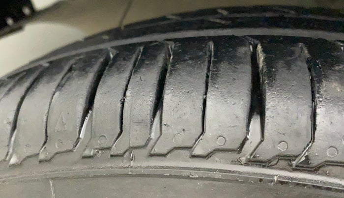 2017 Maruti IGNIS DELTA 1.2, Petrol, Manual, 70,693 km, Left Front Tyre Tread
