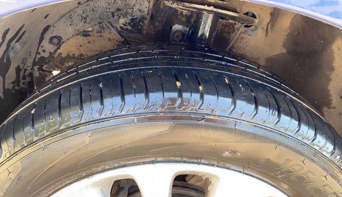 2016 Maruti Baleno ALPHA PETROL 1.2, Petrol, Manual, 86,076 km, Left Front Tyre Tread