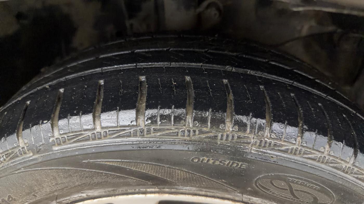 2015 Honda Amaze 1.2L I-VTEC VX, Petrol, Manual, 95,643 km, Right Front Tyre Tread