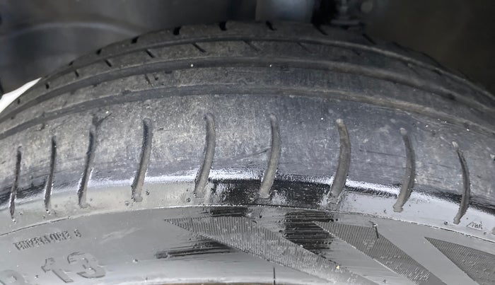 2016 Maruti Wagon R 1.0 LXI, Petrol, Manual, 44,914 km, Left Front Tyre Tread