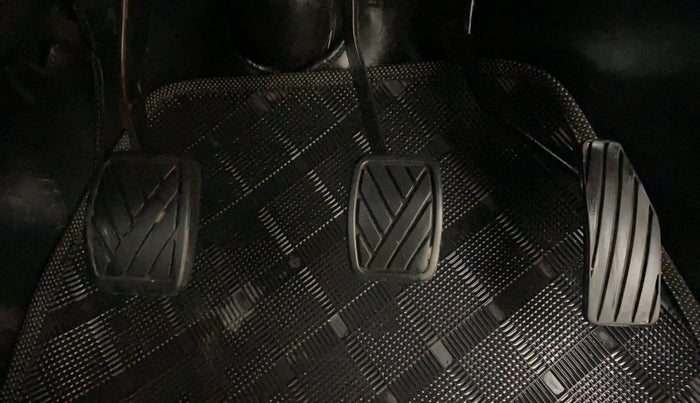 2014 Maruti Wagon R 1.0 VXI, CNG, Manual, 69,071 km, Pedals