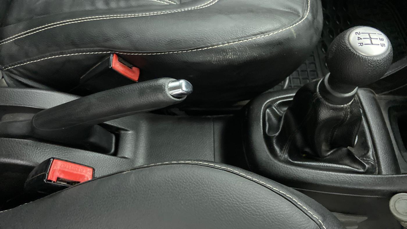 2015 Maruti Swift VDI ABS, Diesel, Manual, 1,07,229 km, Gear Lever