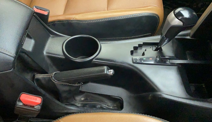 2019 Toyota Innova Crysta 2.8 ZX AT 7 STR, Diesel, Automatic, 49,585 km, Gear Lever