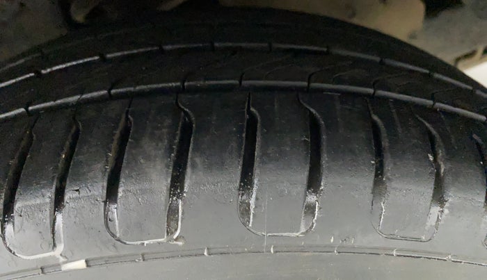 2019 Toyota Innova Crysta 2.8 ZX AT 7 STR, Diesel, Automatic, 49,585 km, Right Front Tyre Tread