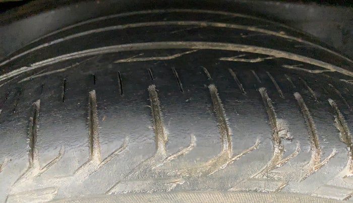 2019 Toyota Innova Crysta 2.8 ZX AT 7 STR, Diesel, Automatic, 49,585 km, Right Rear Tyre Tread