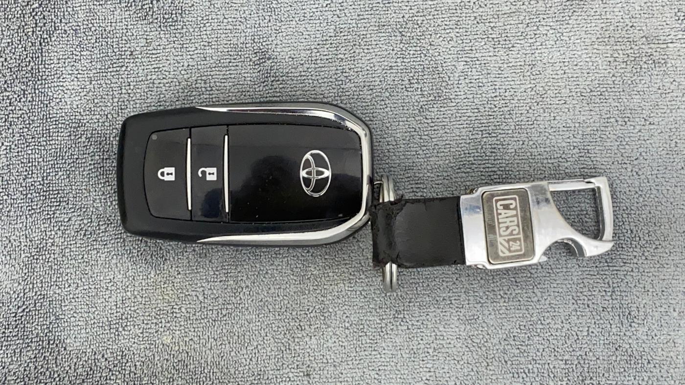 2019 Toyota Innova Crysta 2.8 ZX AT 7 STR, Diesel, Automatic, 49,585 km, Key Close Up