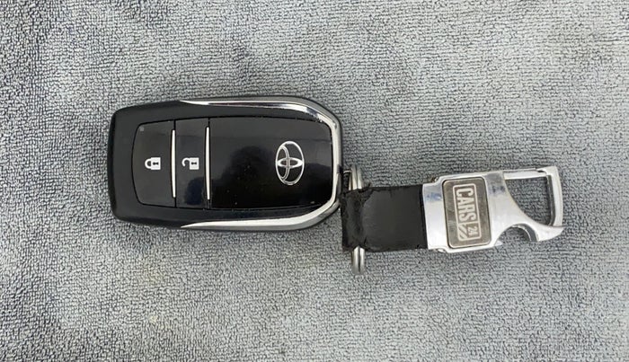 2019 Toyota Innova Crysta 2.8 ZX AT 7 STR, Diesel, Automatic, 49,585 km, Key Close Up