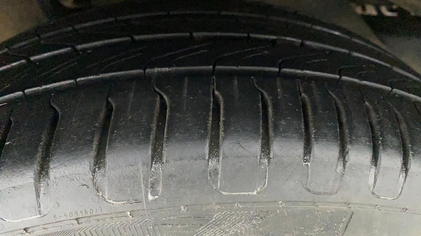 2019 Toyota Innova Crysta 2.8 ZX AT 7 STR, Diesel, Automatic, 49,585 km, Left Front Tyre Tread