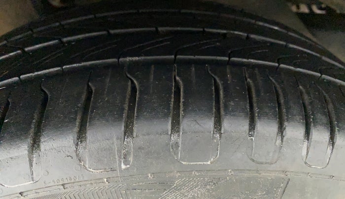 2019 Toyota Innova Crysta 2.8 ZX AT 7 STR, Diesel, Automatic, 49,585 km, Left Front Tyre Tread