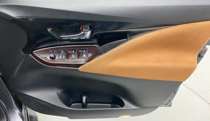 2019 Toyota Innova Crysta 2.8 ZX AT 7 STR, Diesel, Automatic, 49,585 km, Driver Side Door Panels Control
