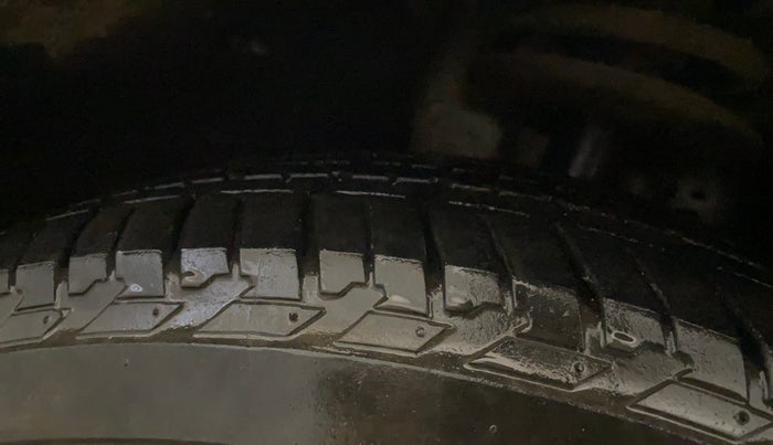 2021 Mahindra XUV500 W7, Diesel, Manual, 93,592 km, Left Front Tyre Tread