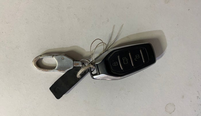 2021 Mahindra XUV500 W7, Diesel, Manual, 93,592 km, Key Close Up