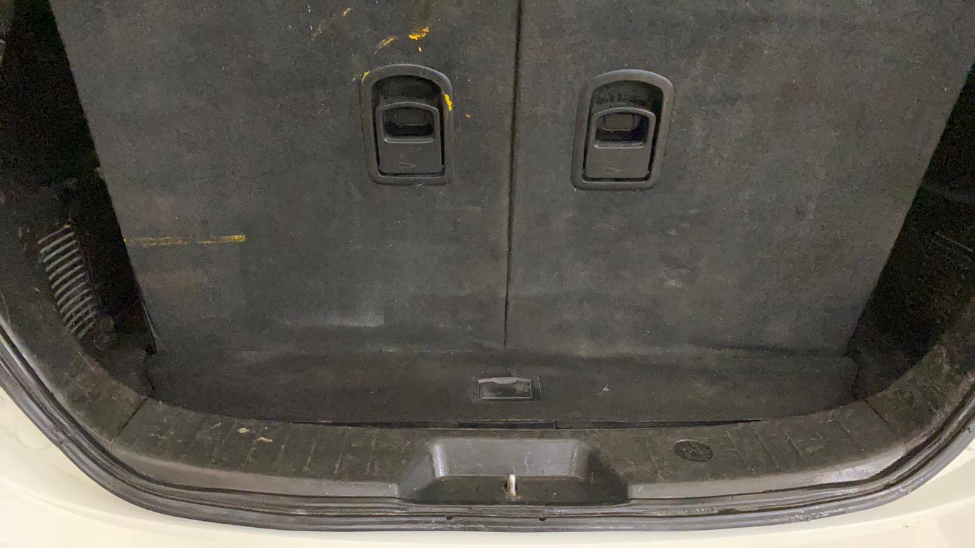 2021 Mahindra XUV500 W7, Diesel, Manual, 93,552 km, Boot Inside