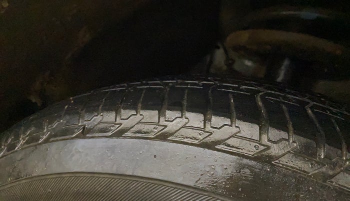 2021 Mahindra XUV500 W7, Diesel, Manual, 93,592 km, Right Front Tyre Tread