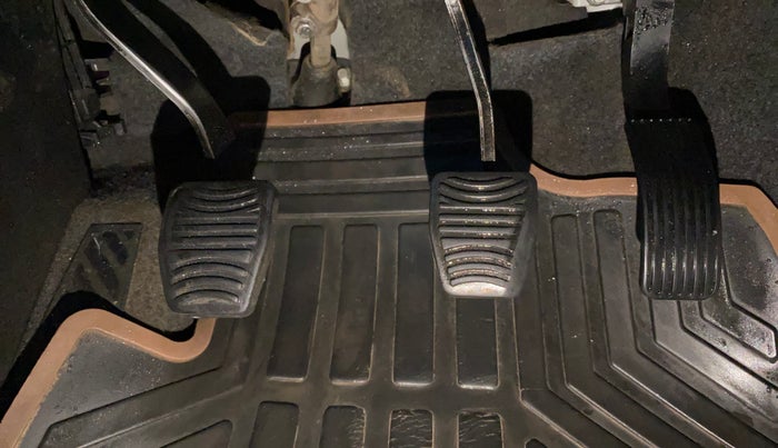 2021 Mahindra XUV500 W7, Diesel, Manual, 93,592 km, Pedals