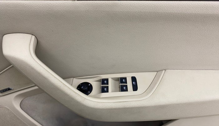 2016 Skoda Superb L&K 1.8 TSI AT, Petrol, Automatic, 70,037 km, Driver Side Door Panels Control