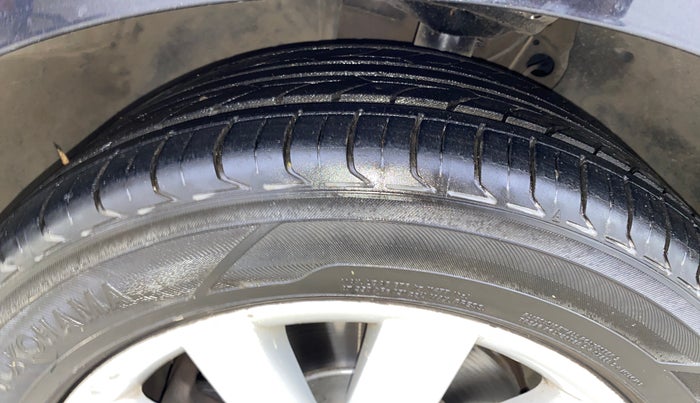 2016 Skoda Superb L&K 1.8 TSI AT, Petrol, Automatic, 70,037 km, Left Front Tyre Tread