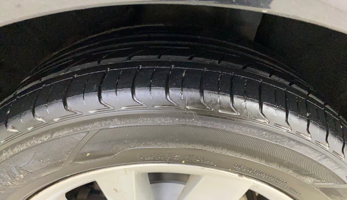 2016 Skoda Superb L&K 1.8 TSI AT, Petrol, Automatic, 70,037 km, Left Rear Tyre Tread