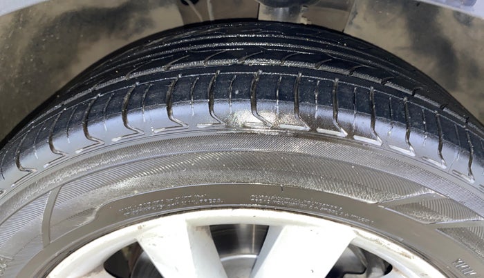 2016 Skoda Superb L&K 1.8 TSI AT, Petrol, Automatic, 70,037 km, Right Front Tyre Tread