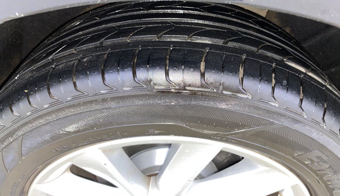 2016 Skoda Superb L&K 1.8 TSI AT, Petrol, Automatic, 70,037 km, Right Rear Tyre Tread