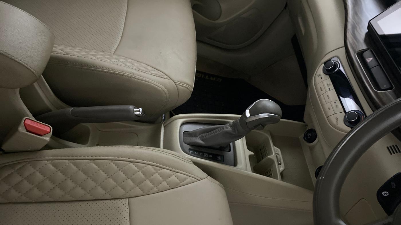 2019 Maruti Ertiga ZXI AT SHVS, Petrol, Automatic, 10,186 km, Gear Lever