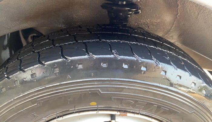 2020 Maruti Eeco 5 STR WITH A/C+HTR, Petrol, Manual, 65,614 km, Right Front Tyre Tread