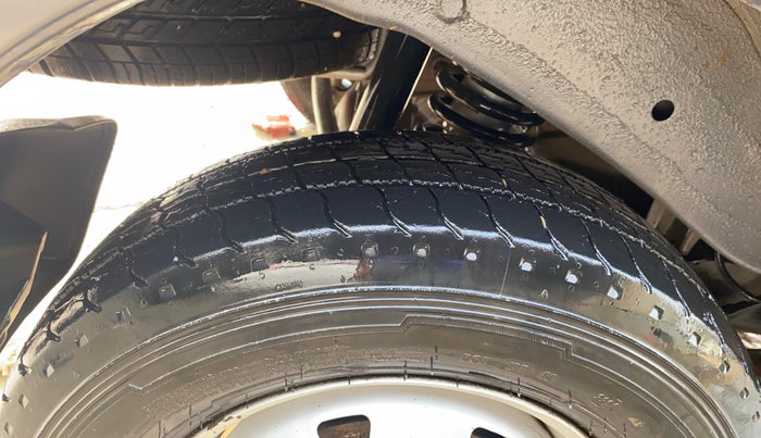 2020 Maruti Eeco 5 STR WITH A/C+HTR, Petrol, Manual, 65,614 km, Right Rear Tyre Tread