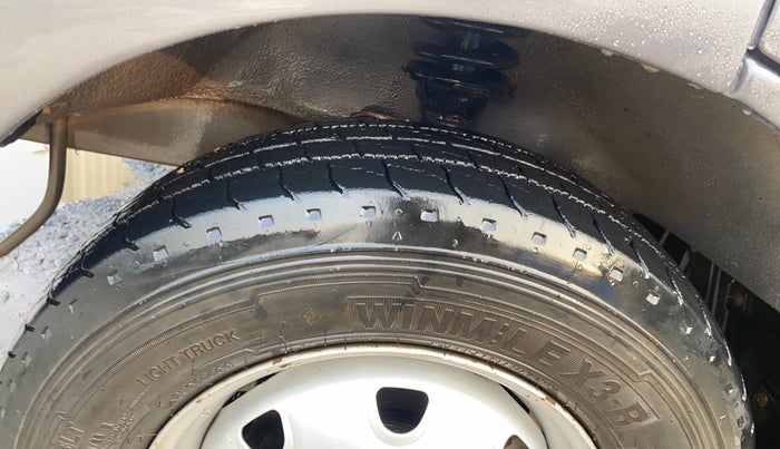 2020 Maruti Eeco 5 STR WITH A/C+HTR, Petrol, Manual, 65,614 km, Left Front Tyre Tread