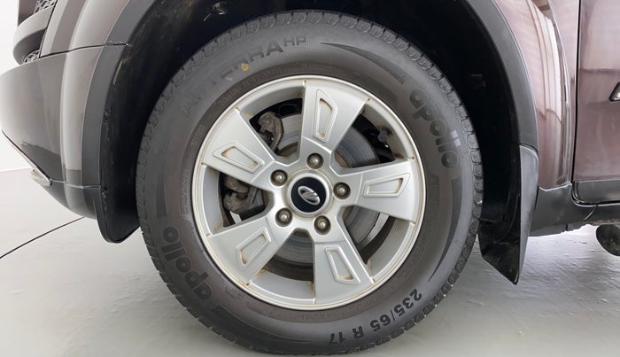 2015 Mahindra XUV500 W8 FWD, Diesel, Manual, 43,416 km, Left Front Wheel