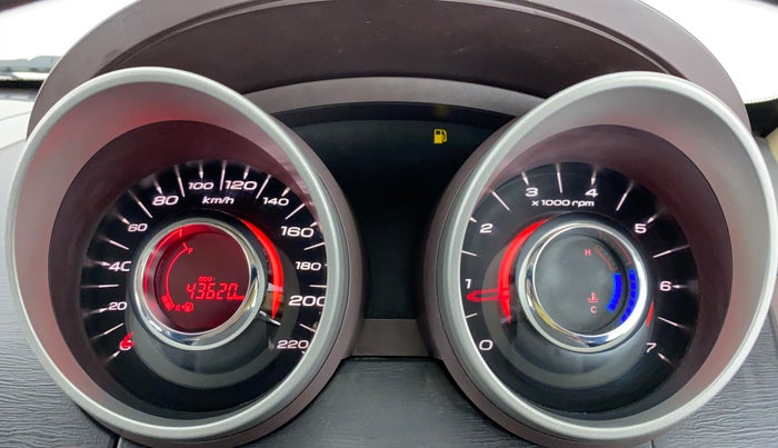 2015 Mahindra XUV500 W8 FWD, Diesel, Manual, 43,416 km, Odometer Image