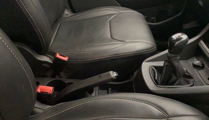 2017 Ford New Figo TITANIUM 1.2 PETROL MT, Petrol, Manual, 34,264 km, Gear Lever