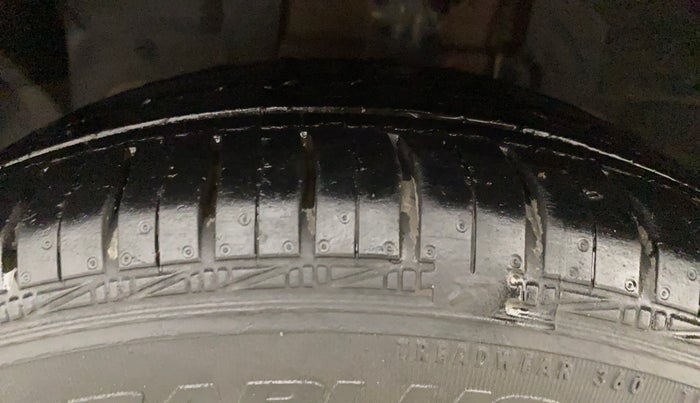 2017 Ford New Figo TITANIUM 1.2 PETROL MT, Petrol, Manual, 34,264 km, Left Front Tyre Tread