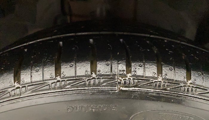 2017 Ford New Figo TITANIUM 1.2 PETROL MT, Petrol, Manual, 34,264 km, Right Front Tyre Tread