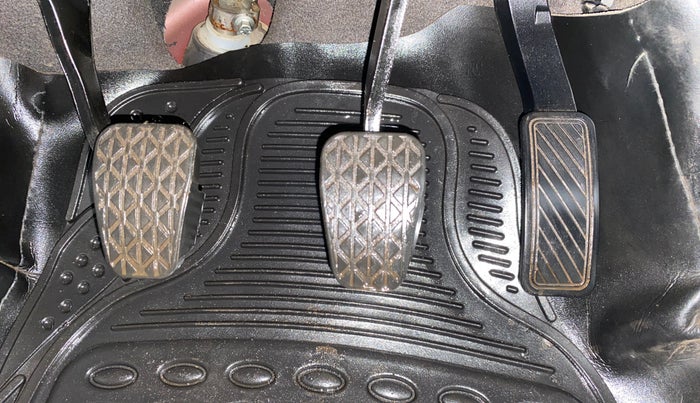 2017 Ford New Figo TITANIUM 1.2 PETROL MT, Petrol, Manual, 34,264 km, Pedals