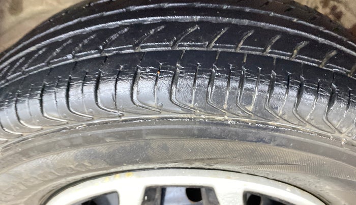 2015 Maruti Alto 800 VXI, Petrol, Manual, 51,074 km, Left Front Tyre Tread