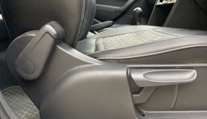 2017 Volkswagen Polo COMFORTLINE 1.2L, Petrol, Manual, 24,981 km, Driver Side Adjustment Panel