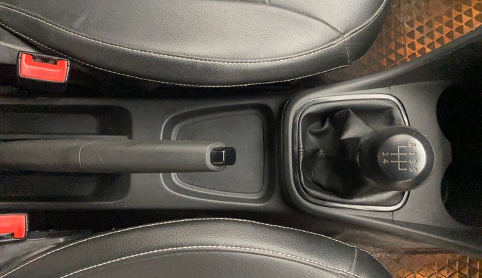 2017 Volkswagen Polo COMFORTLINE 1.2L, Petrol, Manual, 24,981 km, Gear Lever