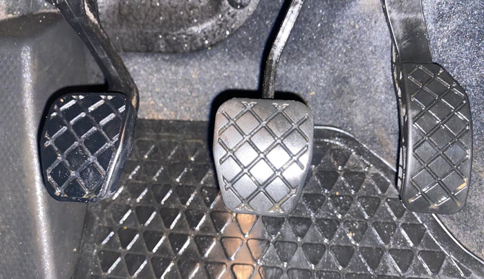 2017 Volkswagen Polo COMFORTLINE 1.2L, Petrol, Manual, 24,981 km, Pedals