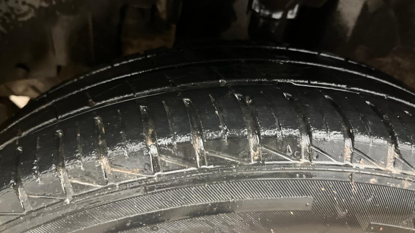 2025 Renault Kwid RXT 1.0 AMT, Petrol, Automatic, 26,043 km, Left Front Tyre Tread