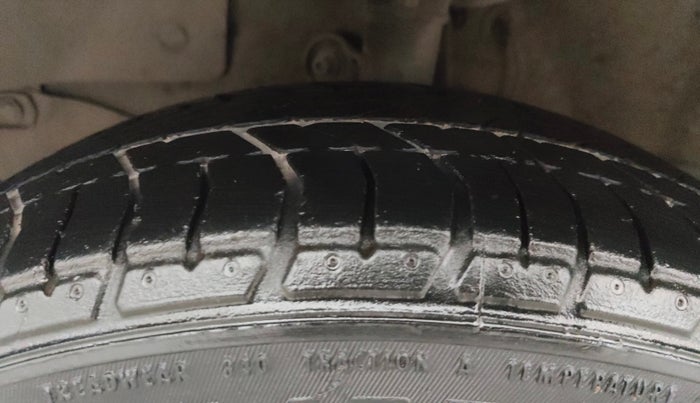 2014 Honda Amaze 1.5L I-DTEC S, Diesel, Manual, 76,215 km, Left Front Tyre Tread