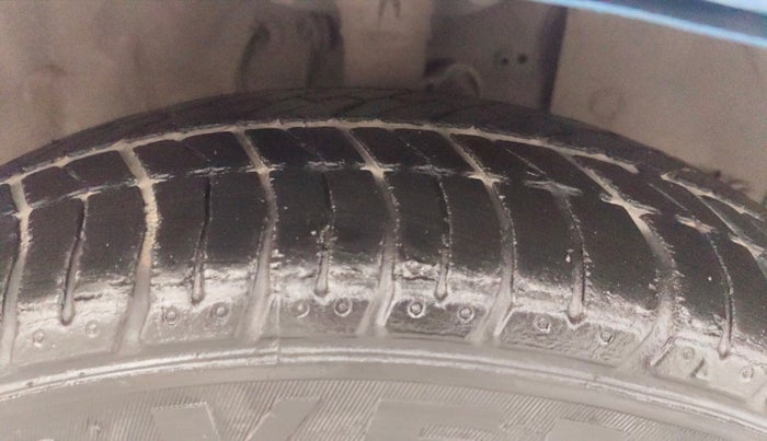 2014 Honda Amaze 1.5L I-DTEC S, Diesel, Manual, 76,215 km, Right Front Tyre Tread