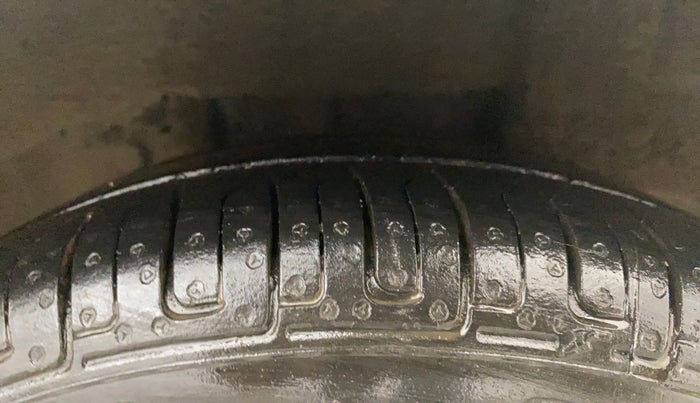 2014 Hyundai Eon 1.0 MAGNA +, Petrol, Manual, 52,140 km, Left Rear Tyre Tread