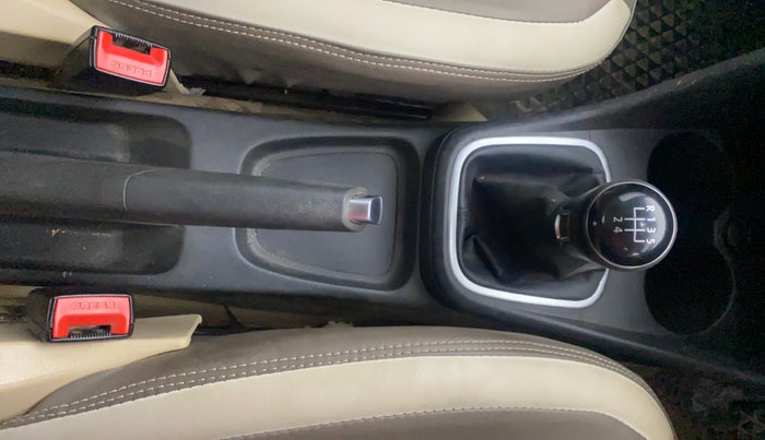 2017 Volkswagen Ameo HIGHLINE1.5L, Diesel, Manual, 1,30,721 km, Gear Lever