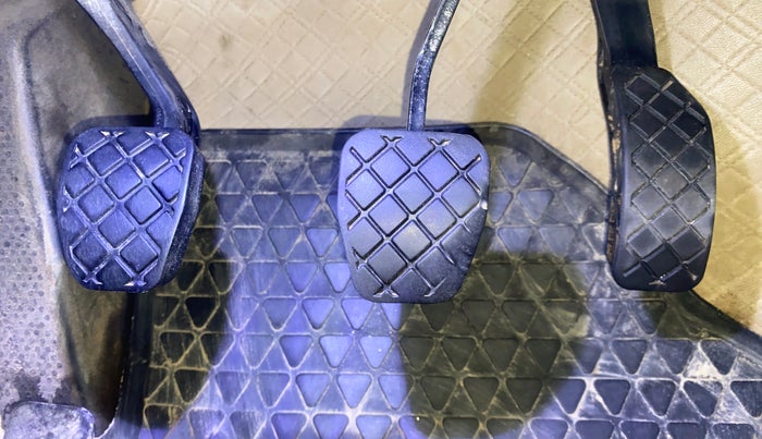 2017 Volkswagen Ameo HIGHLINE1.5L, Diesel, Manual, 1,30,721 km, Pedals