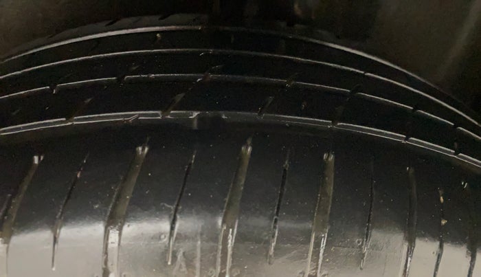 2017 Volkswagen Ameo HIGHLINE1.5L, Diesel, Manual, 1,30,721 km, Left Rear Tyre Tread