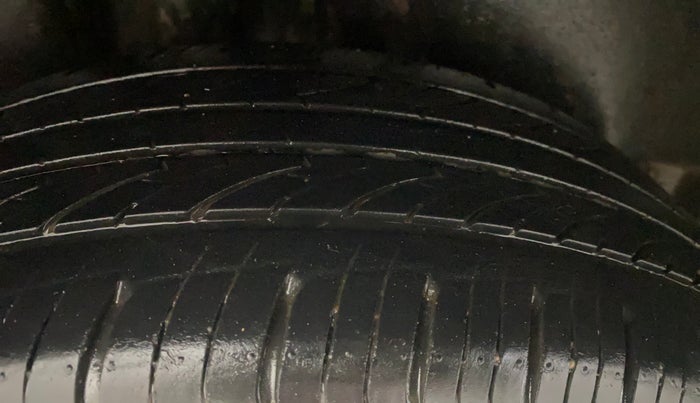 2017 Volkswagen Ameo HIGHLINE1.5L, Diesel, Manual, 1,30,721 km, Right Rear Tyre Tread